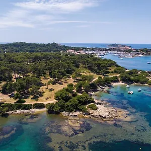 https://hotel-helios.fr-provencehotel.com
